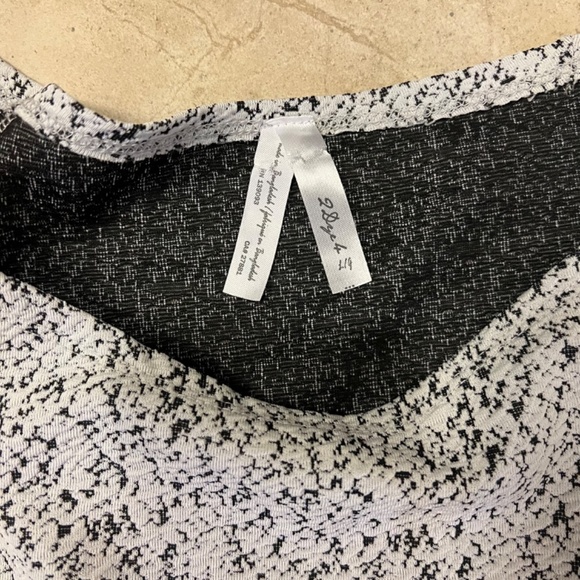 Sleeveless blouse - Picture 2 of 2